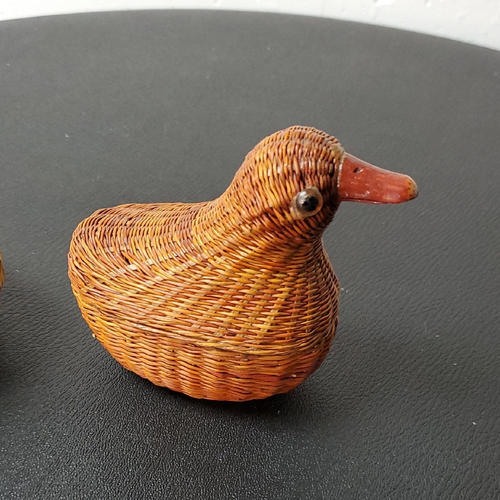 Vintage 2 Woven Brown Bird Figurine Trinket Boxes - Picture 2 of 9